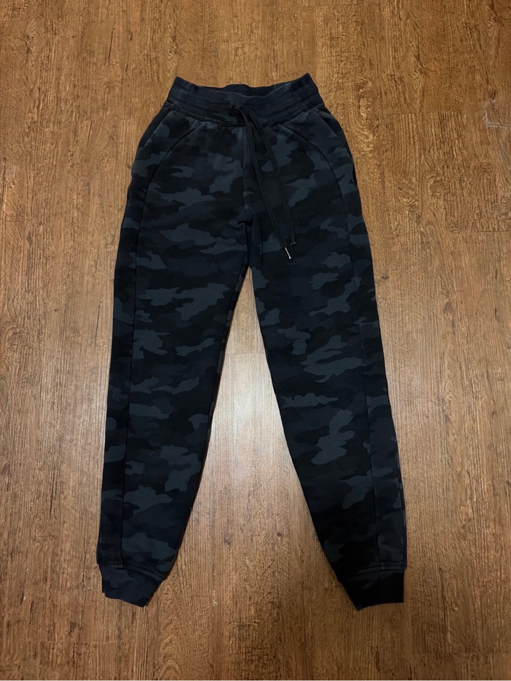 Lululemon Black Camo Scuba Sweatpants Athletic Joggers Size 6 - Picture 3 of 4